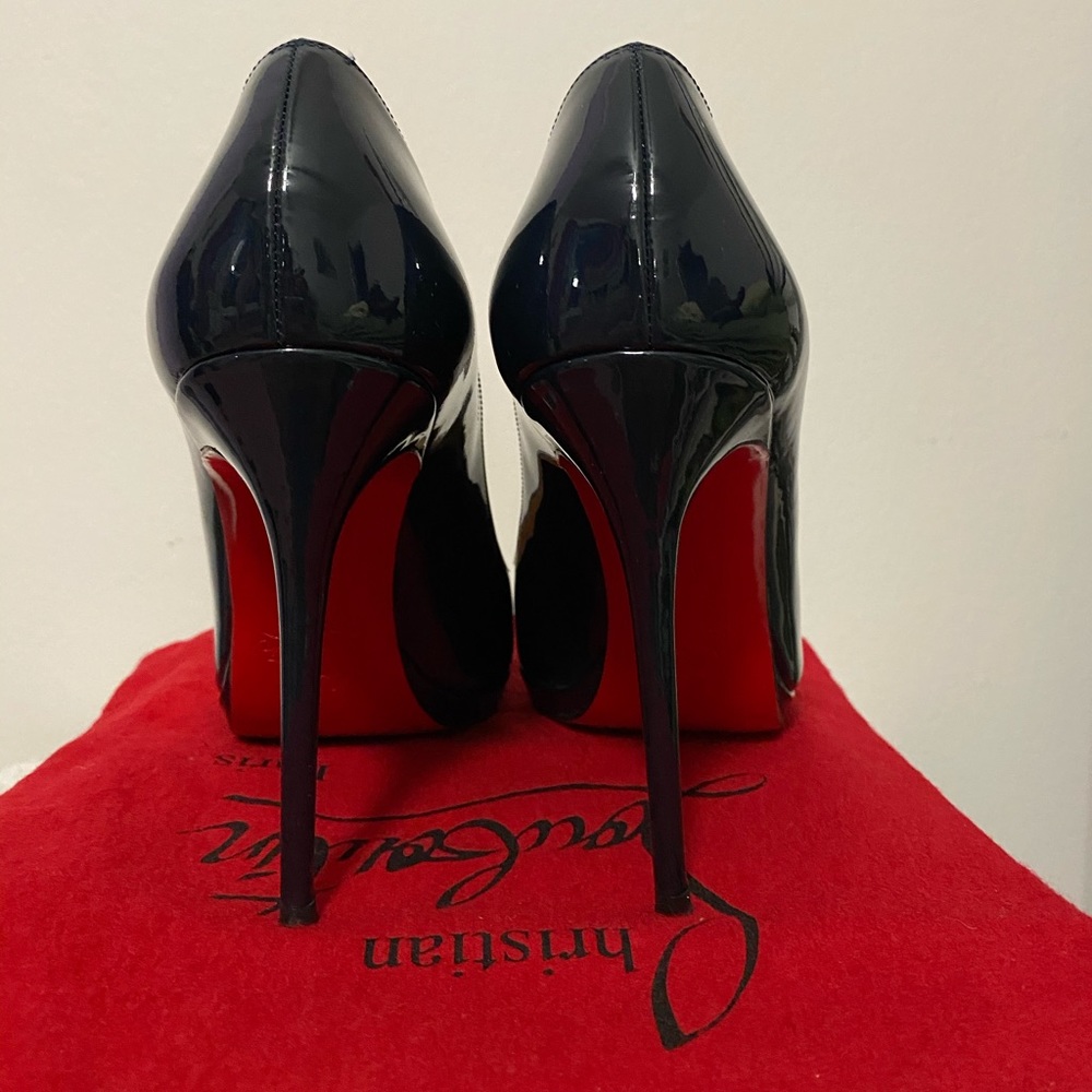 Christian Louboutin Navy Patent heels - Picture 7 of 10